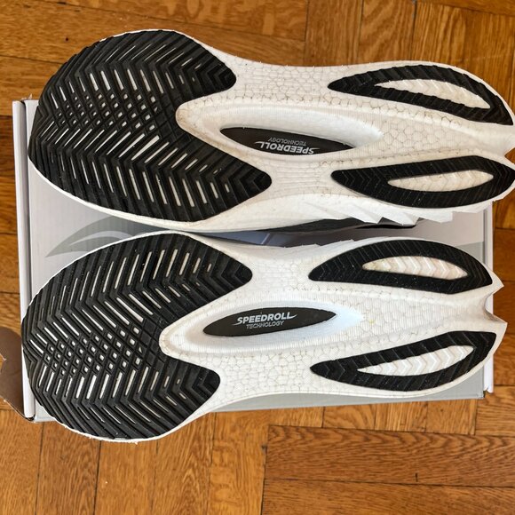 Athletic_Shoes
